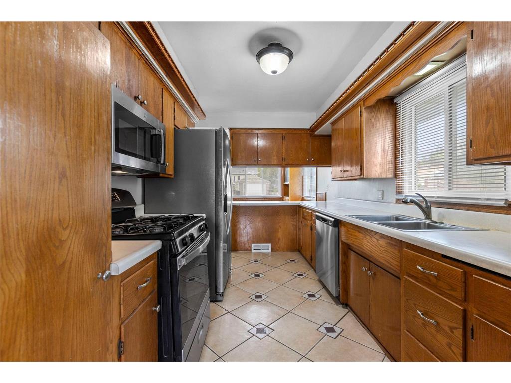 1633 Sherwood Avenue Saint Paul MN 55106 7075536 image5
