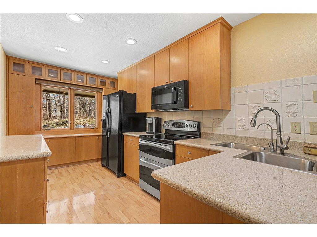 165 Birnamwood Drive Burnsville MN 55337 7009376 image8