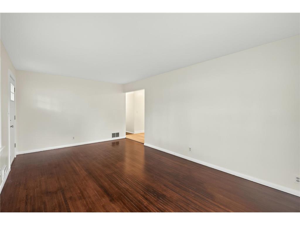 165 Sherrie Lane Woodbury MN 55125 6812376 image4