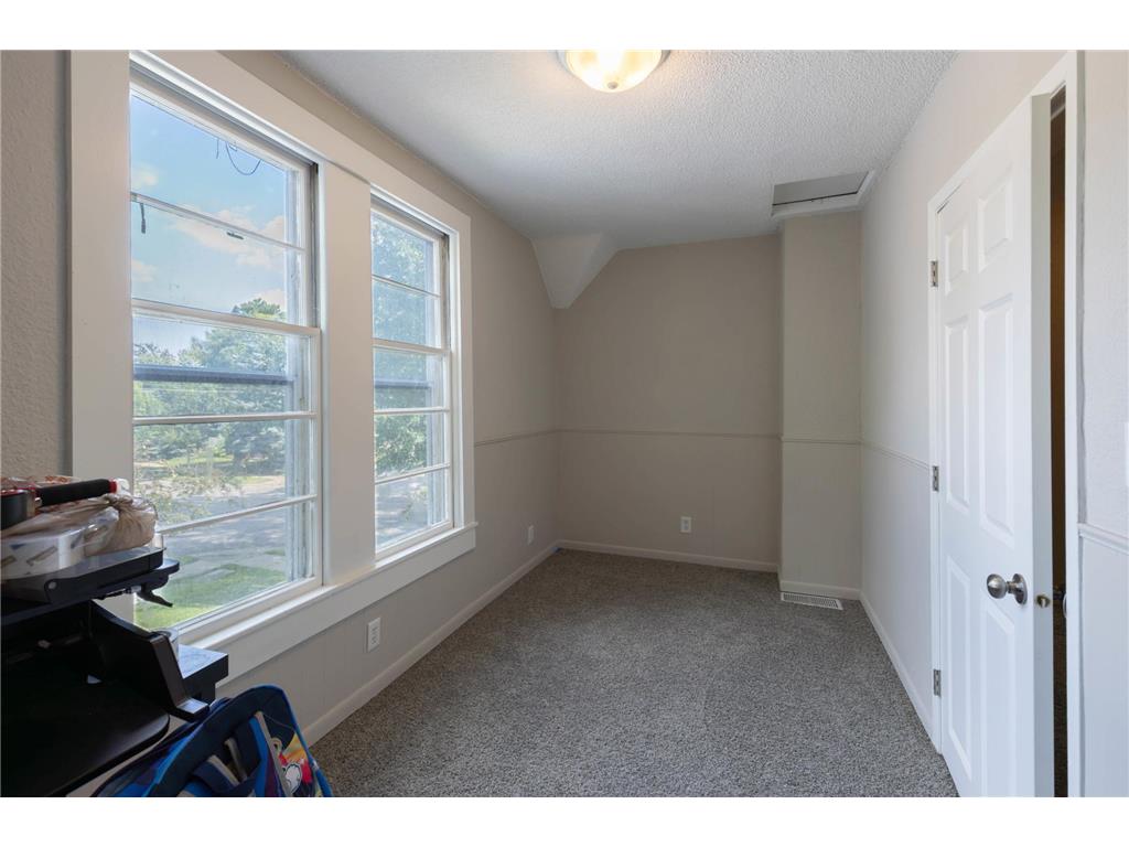 1651 4th Street E Saint Paul MN 55106 7003449 image12