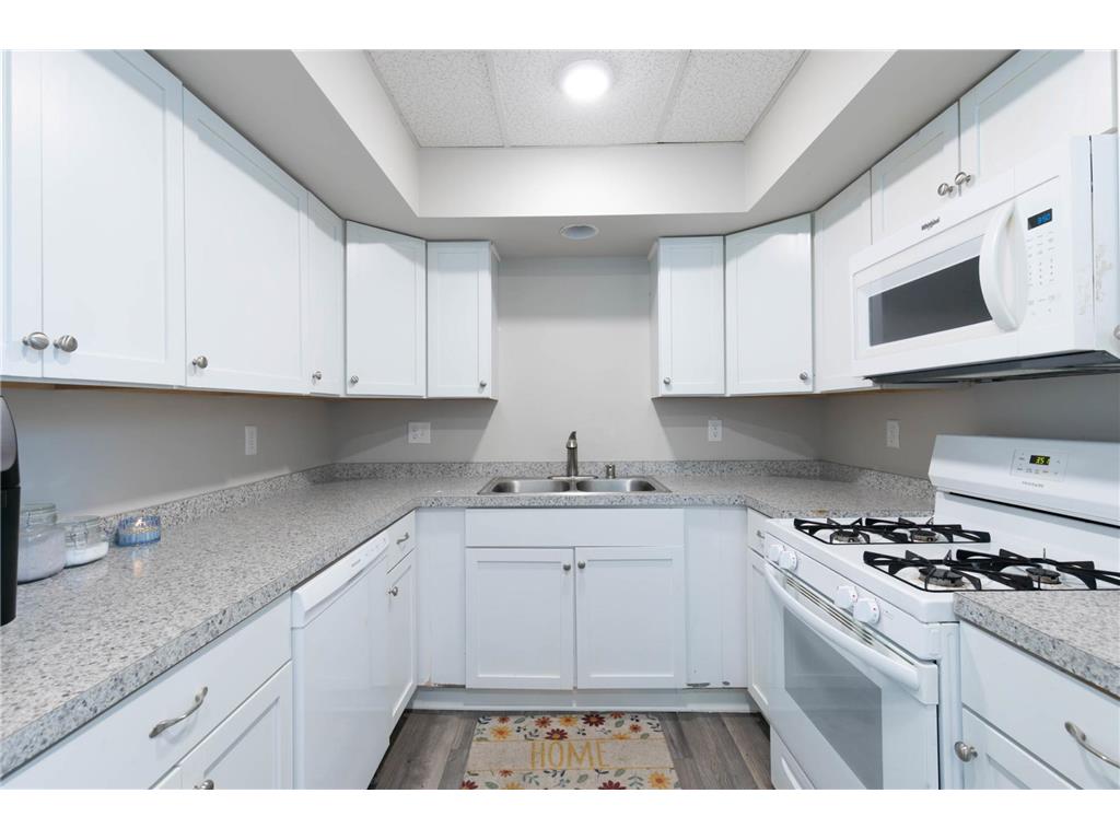 1651 4th Street E Saint Paul MN 55106 7003449 image6