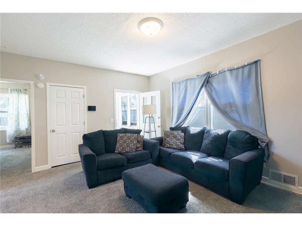 1651 4th Street E Saint Paul MN 55106 7003449 image8