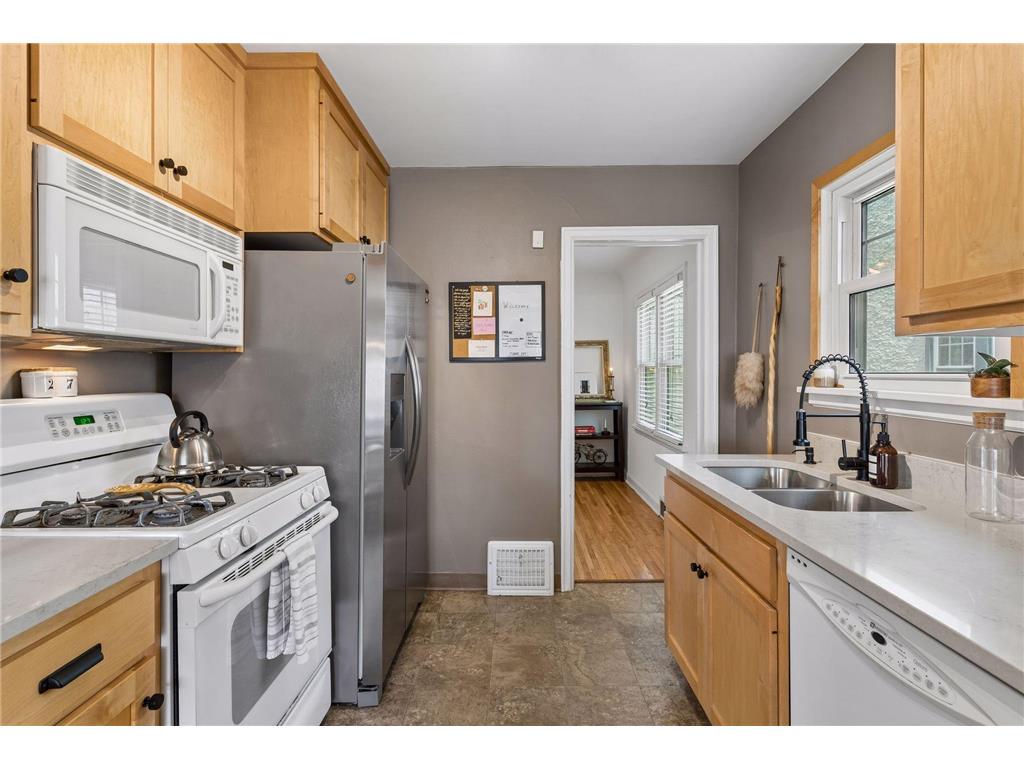 1654 Juno Avenue Saint Paul MN 55116 7080181 image10