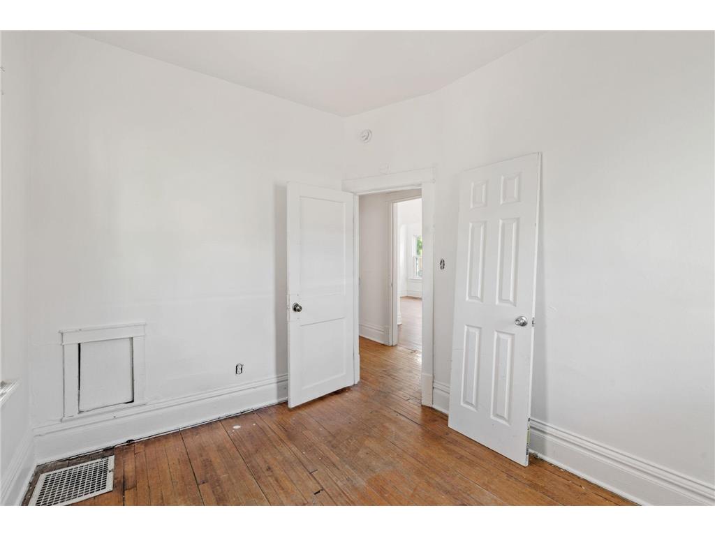 1655 Sheridan Avenue N Minneapolis MN 55411 7069015 image15