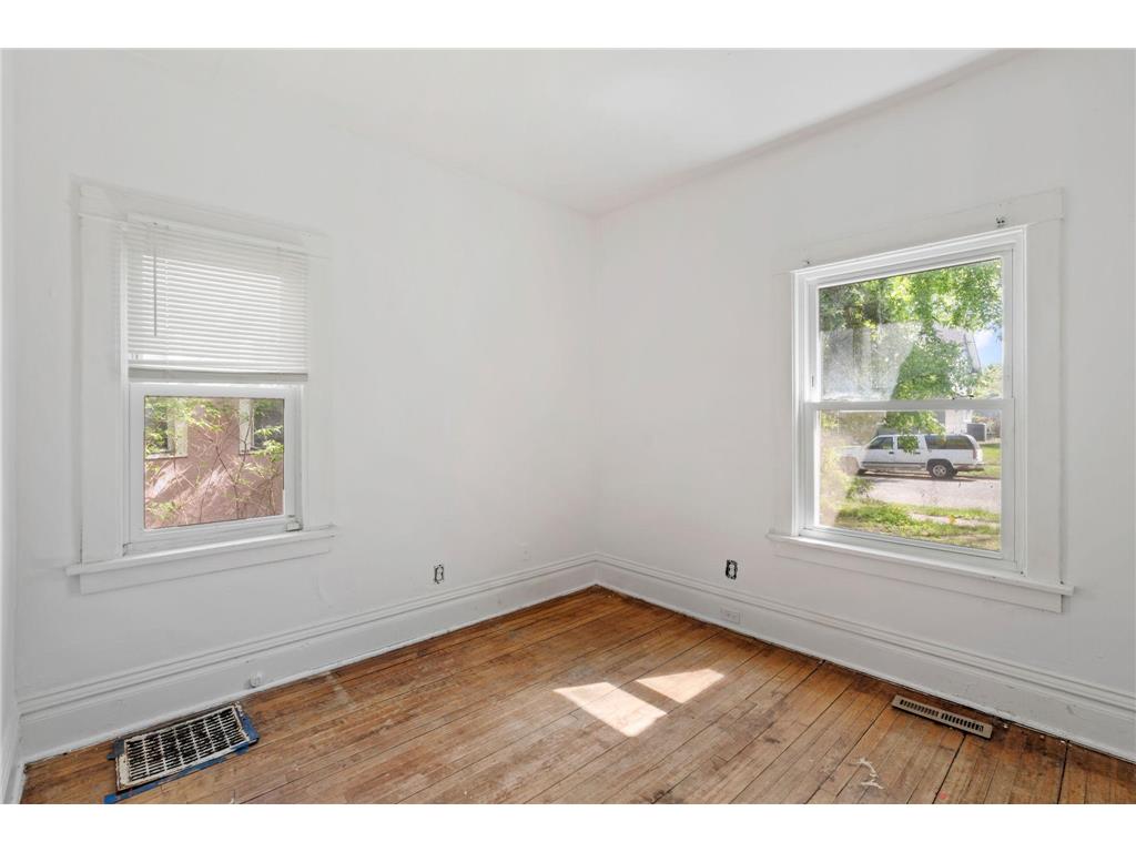 1655 Sheridan Avenue N Minneapolis MN 55411 7069015 image16