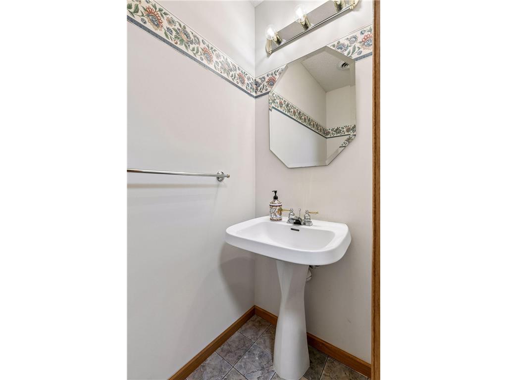 1658 Oakbrooke Circle Eagan MN 55122 7060800 image27