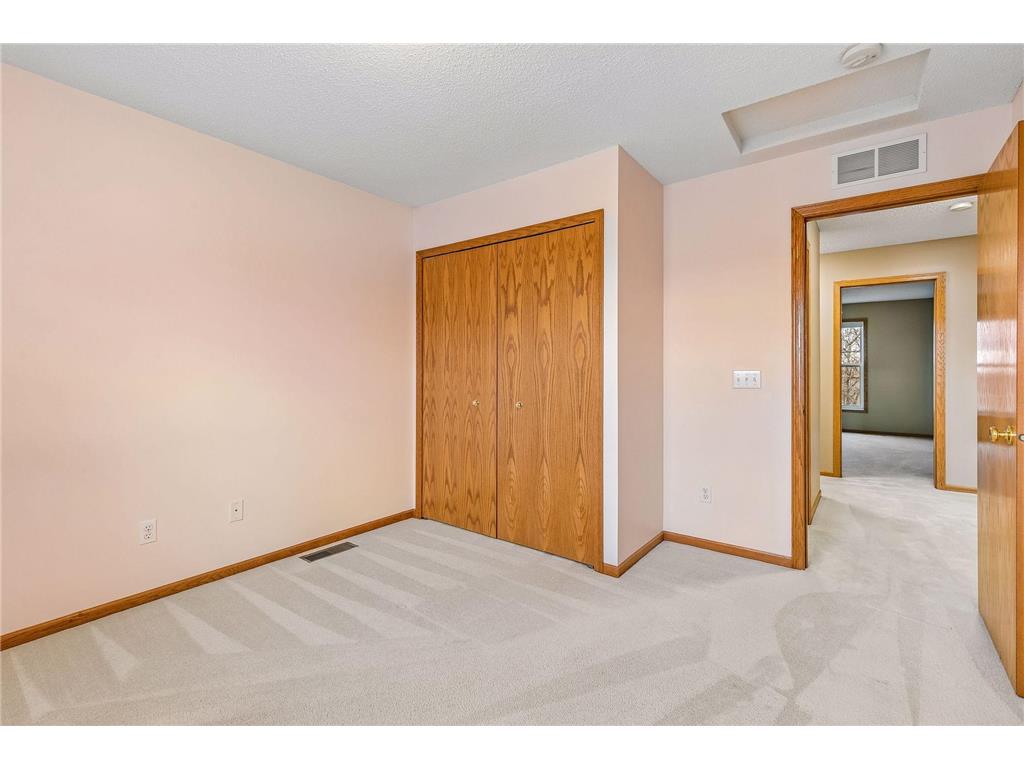 1658 Oakbrooke Circle Eagan MN 55122 7060800 image37