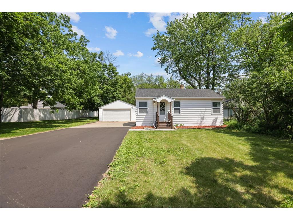 16612 Minnetonka Boulevard Minnetonka MN 55345 7071644 image1