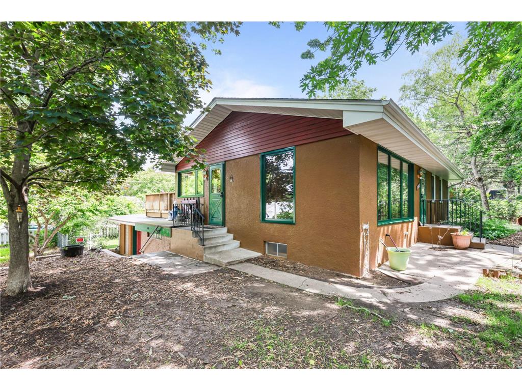 1665 Sandhurst Avenue E Maplewood MN 55109 6741400 image1