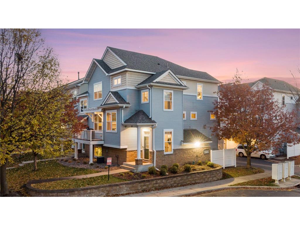 1666 Village Trail E #1 Maplewood MN 55109 6814580 image1