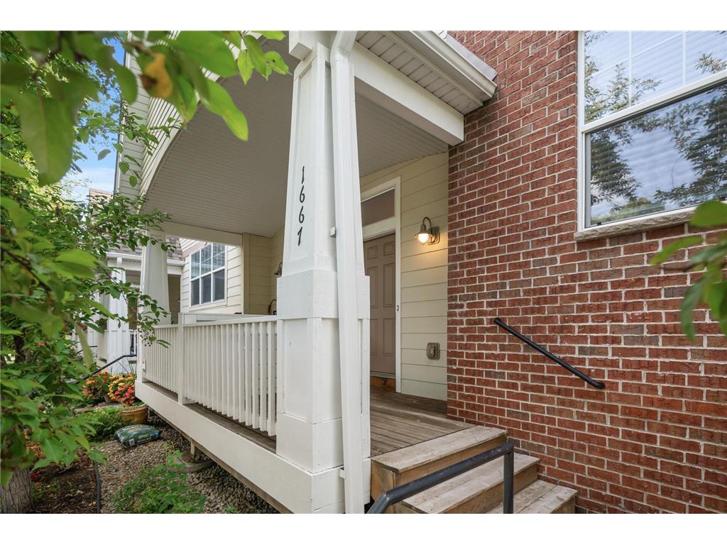 1667 Arona Street #8 Falcon Heights MN 55108 6400009 image1