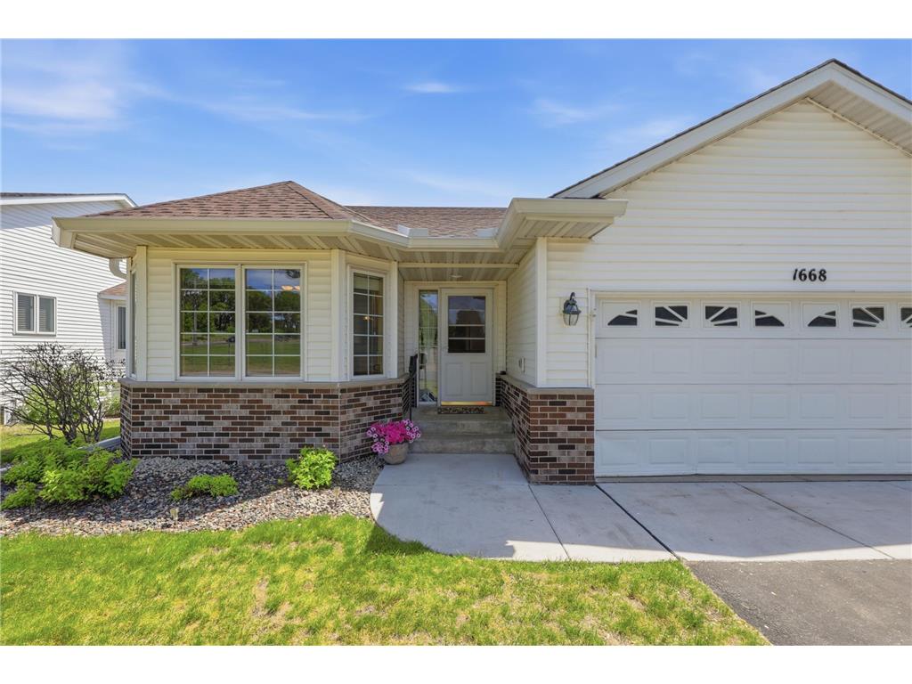 1668 Mackubin Street Saint Paul MN 55117 7076011 image2