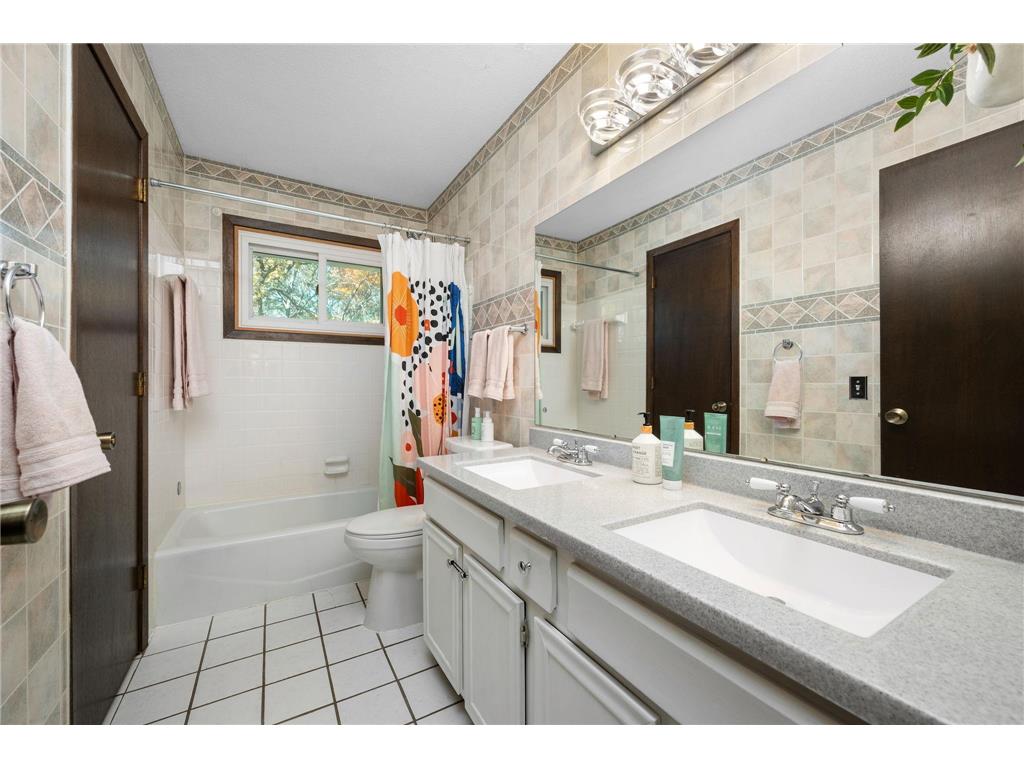 1669 Walnut Lane Eagan MN 55122 6809451 image16