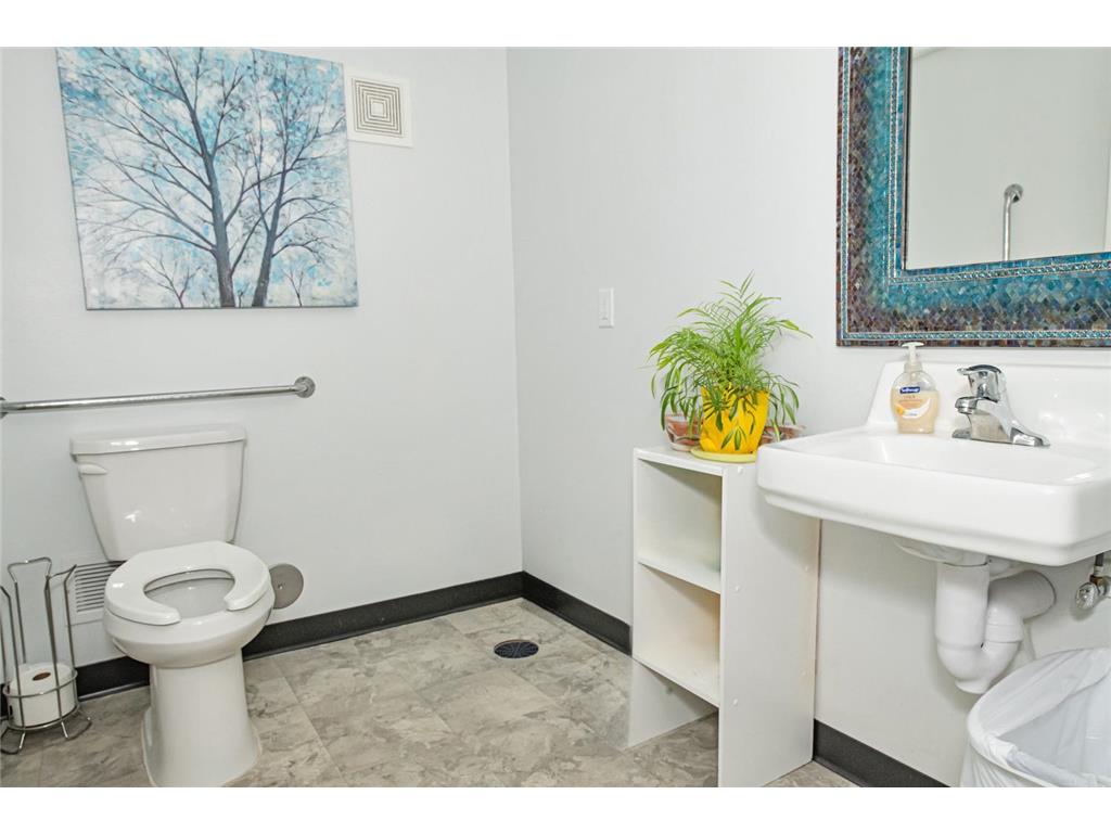 1671 W 5th Street Winona MN 55987 7003707 image22