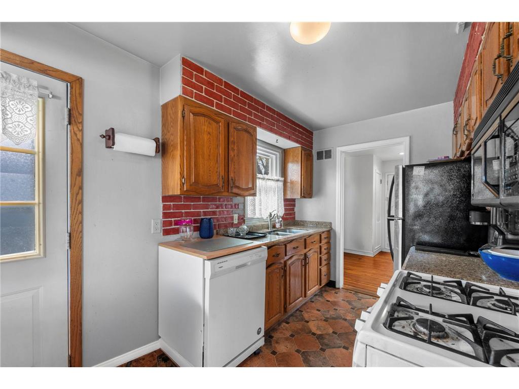 1675 Iowa Avenue E Saint Paul MN 55106 7062732 image15
