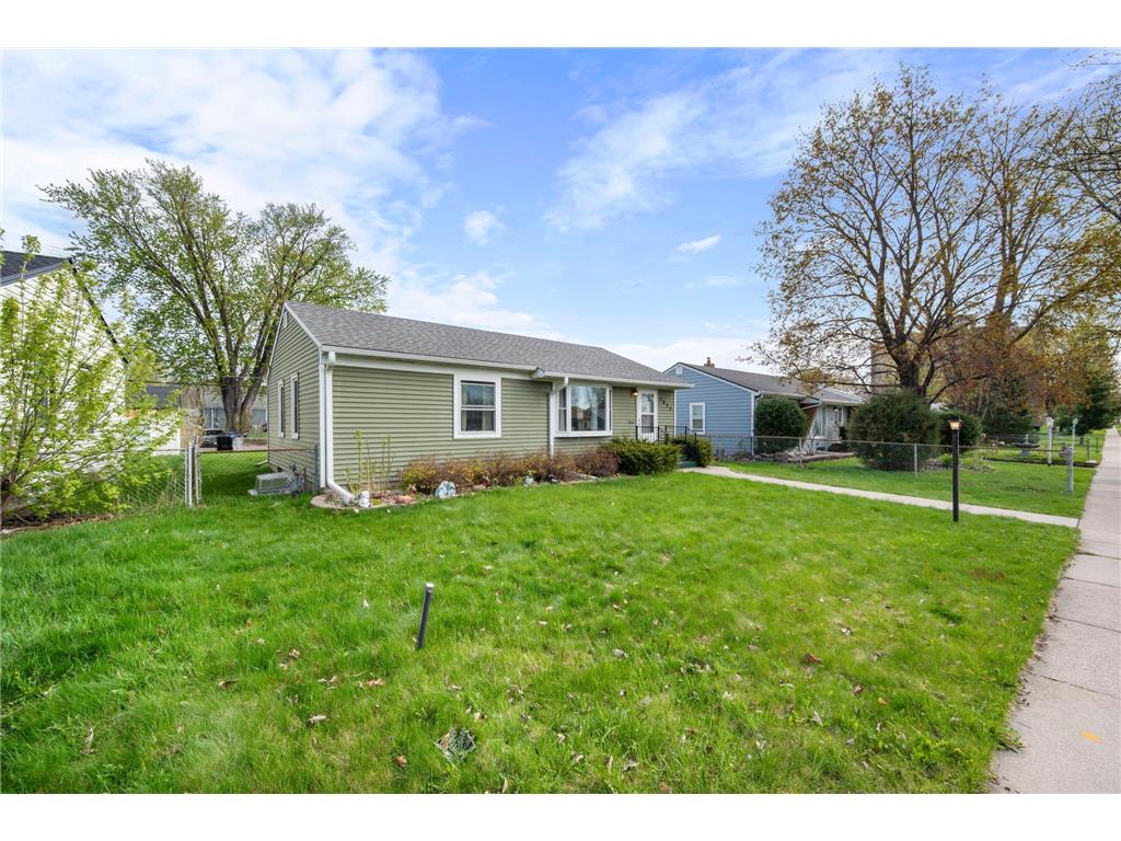 1675 Iowa Avenue E Saint Paul MN 55106 7062732 image2