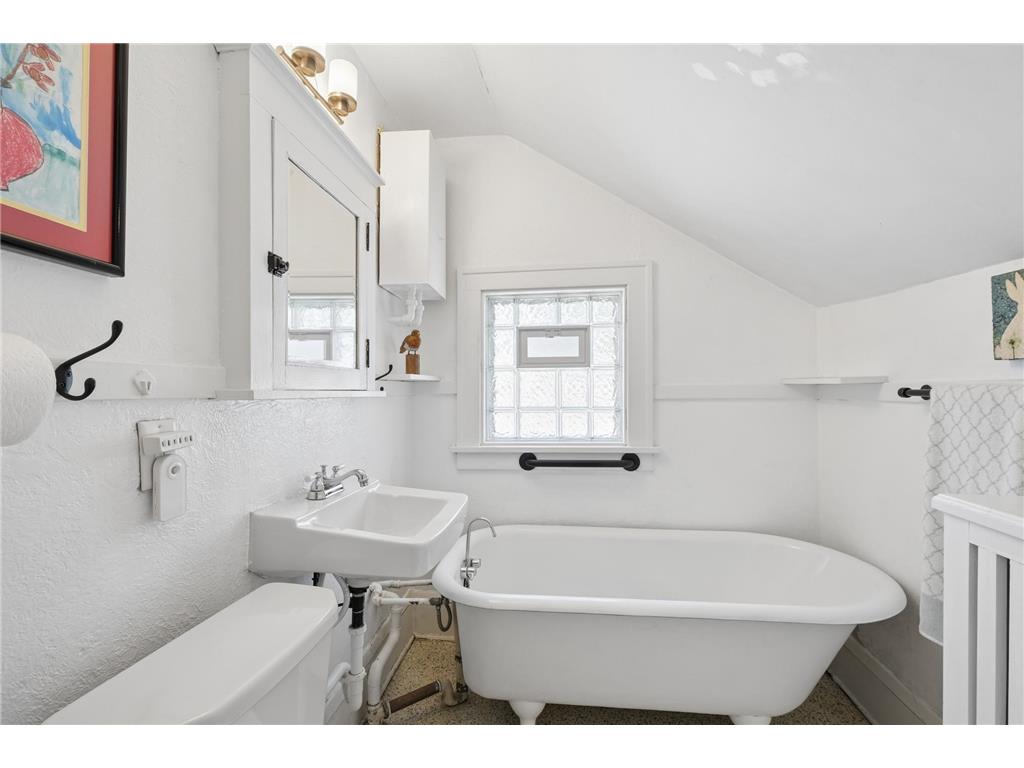 1676 Berkeley Avenue Saint Paul MN 55105 7026335 image23