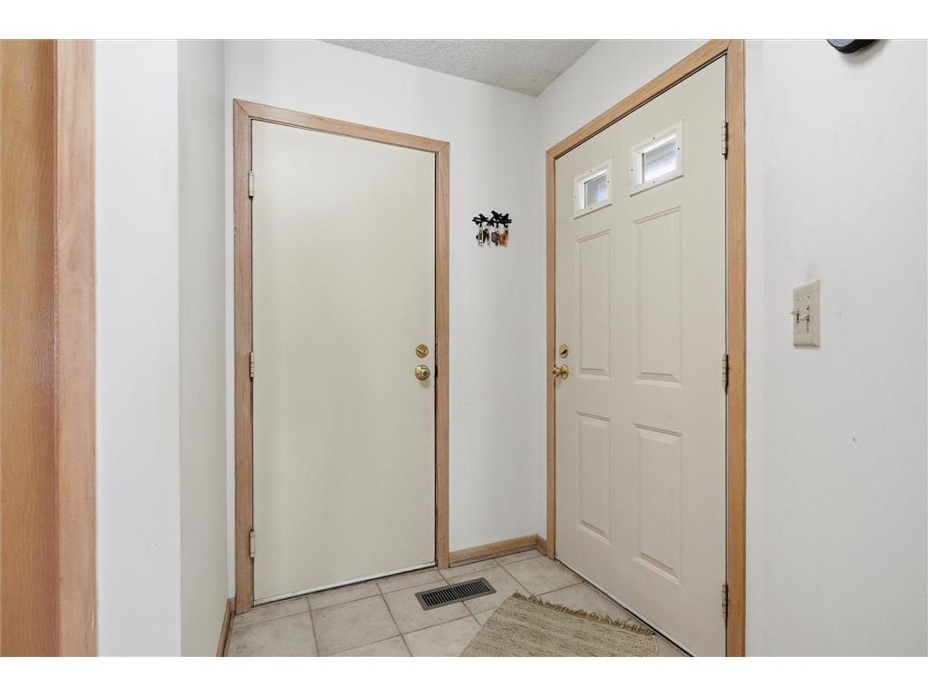 1676 Rose Hill Circle #1676 Lauderdale MN 55108 7006445 image4