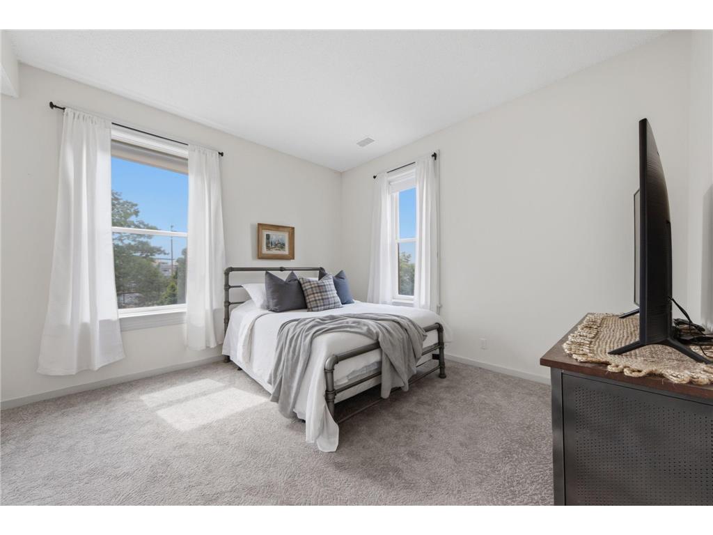 168 College Avenue W #2 Saint Paul MN 55102 7093335 image14