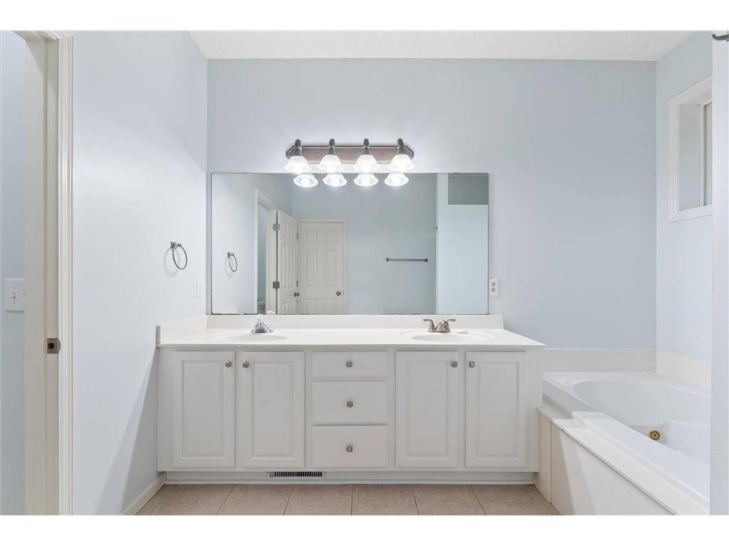 1680 Oakbrooke Court Eagan MN 55122 7082728 image30