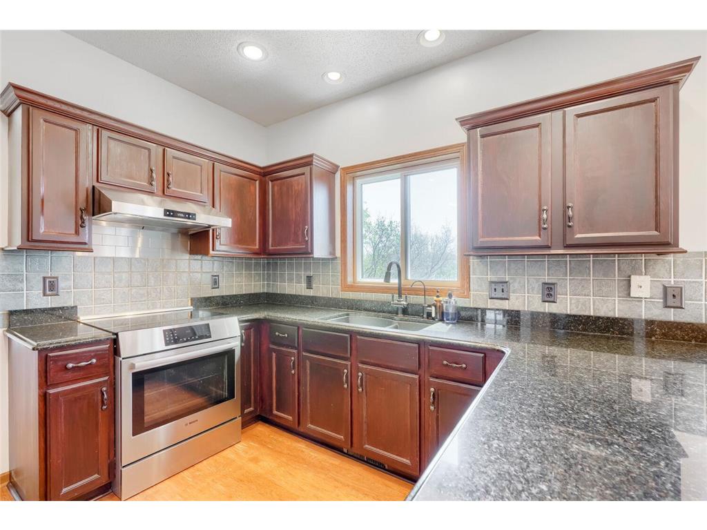 16813 Hutchinson Drive Lakeville MN 55044 7066432 image4