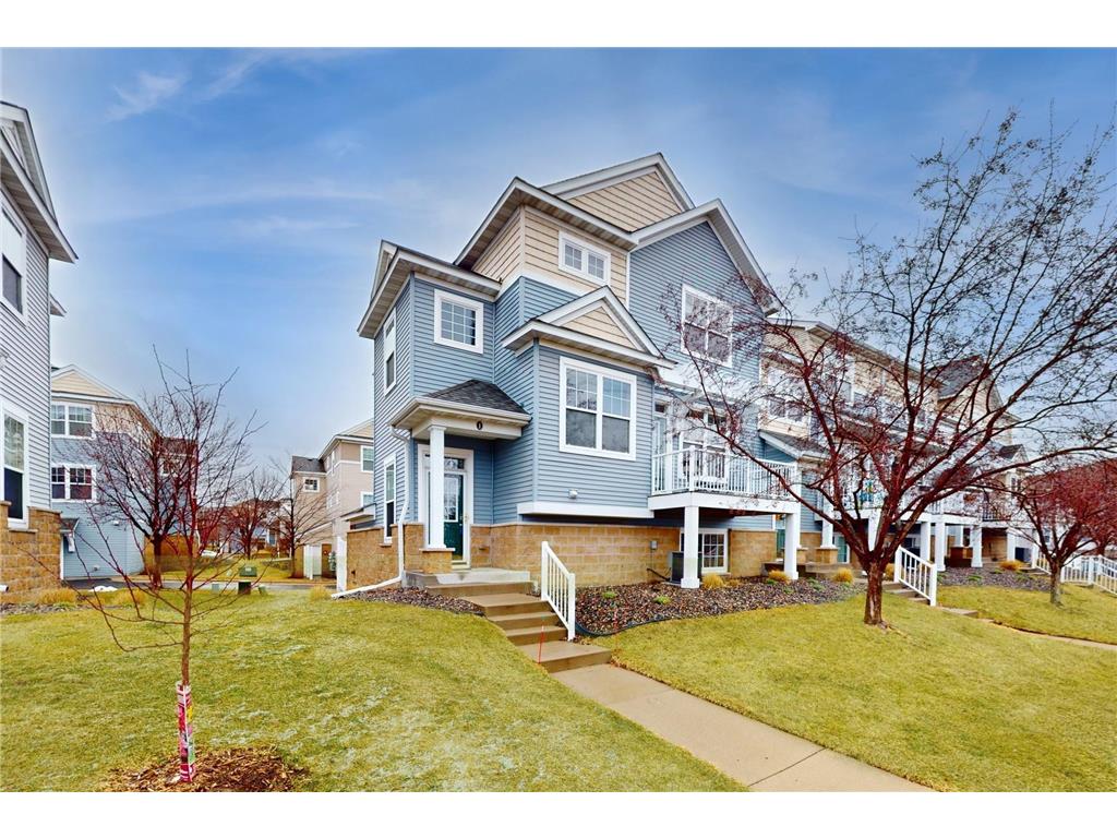 1682 Village Trail E #1 Maplewood MN 55109 6496897 image1