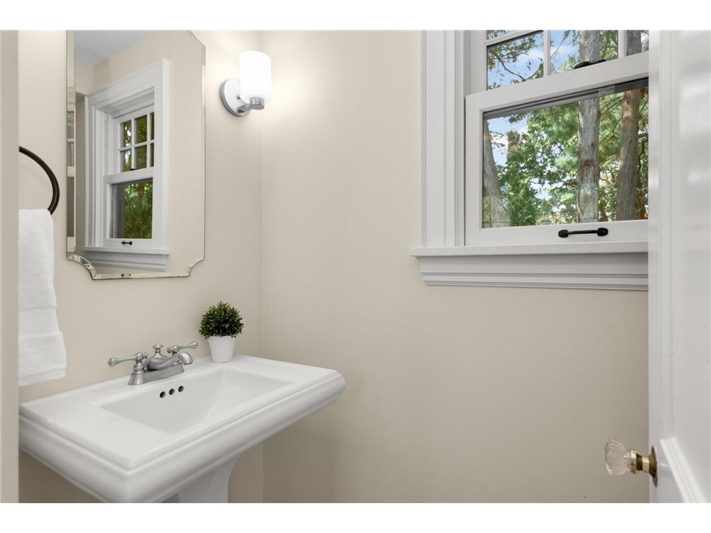 1683 Summit Avenue Saint Paul MN 55105 7064032 image28