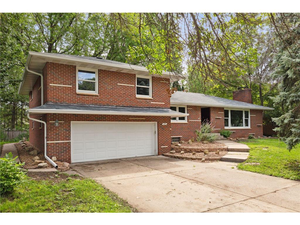 1686 Skillman Avenue W Roseville MN 55113 6415579 image1