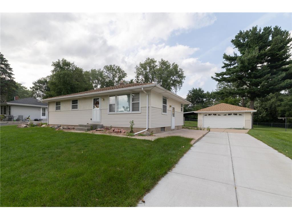1687 Rosewood Avenue N Maplewood MN 55109 6770326 image1