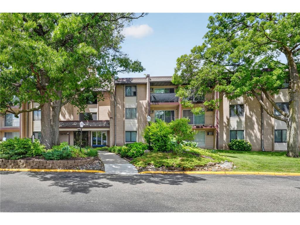 1690 Highway 36 W #320 Roseville MN 55113 7087597 image2
