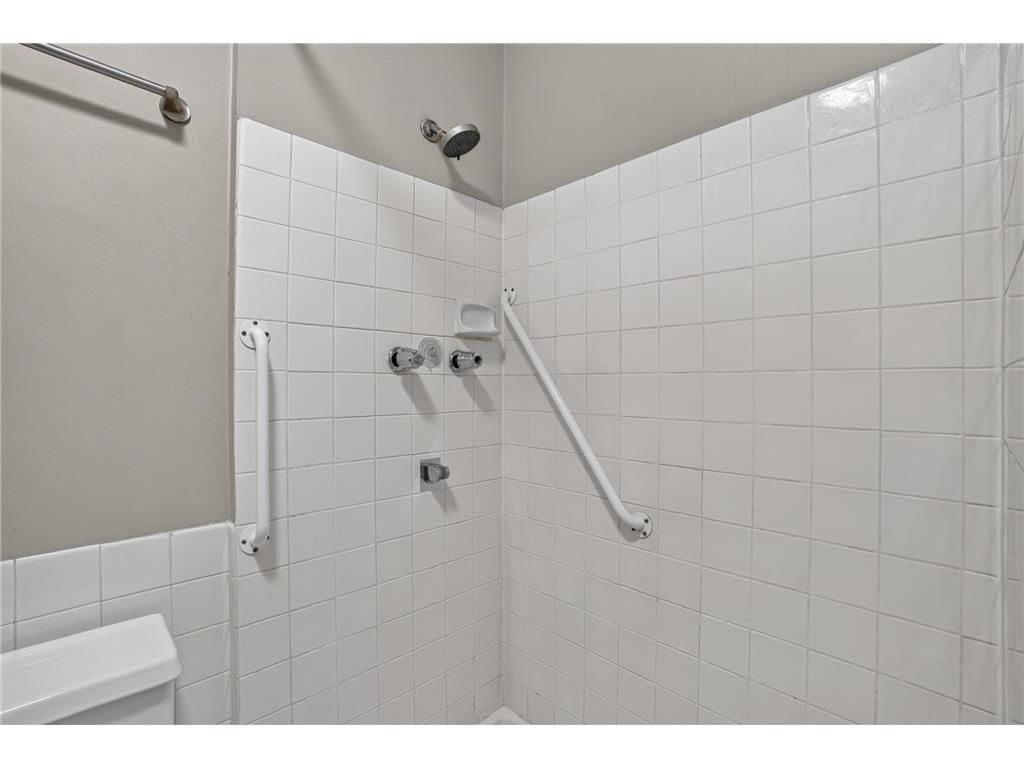 1690 Highway 36 W #320 Roseville MN 55113 7087597 image20