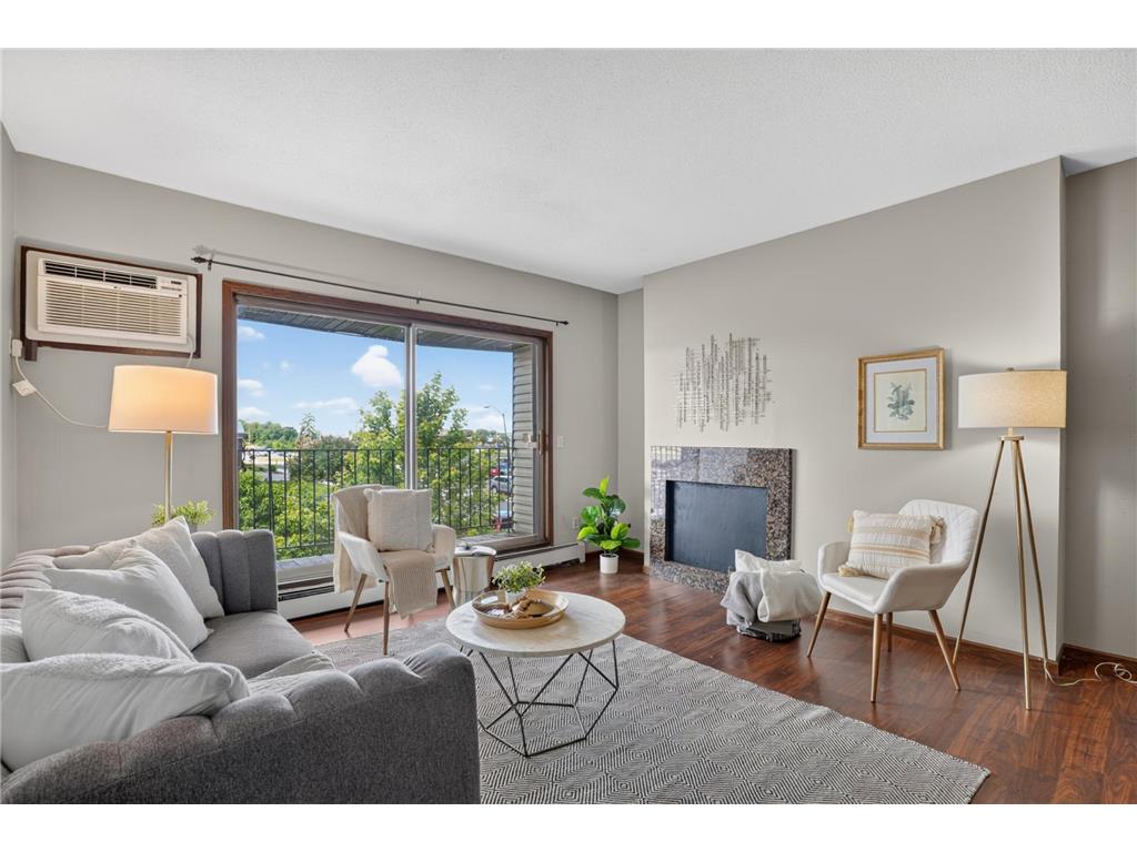 1690 Highway 36 W #320 Roseville MN 55113 7087597 image3