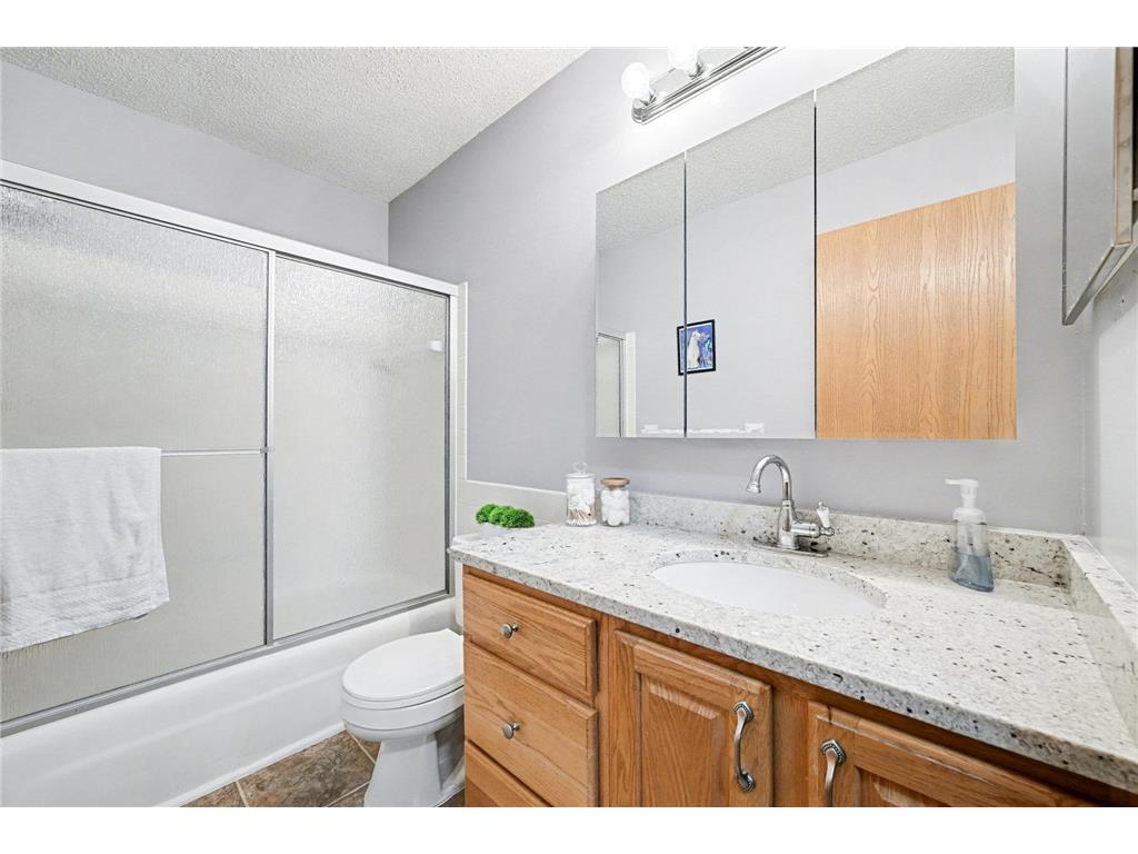 1690 Highway 36 w #224 Roseville MN 55113 6821118 image14