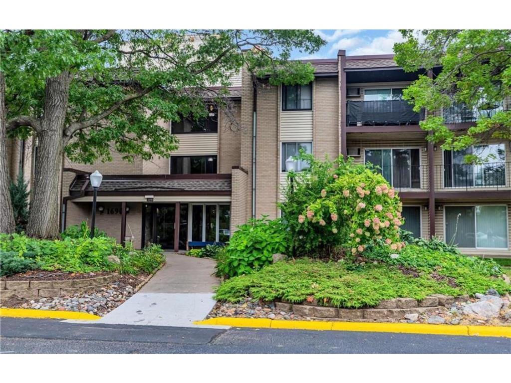 1690 Highway 36 w #224 Roseville MN 55113 6821118 image25