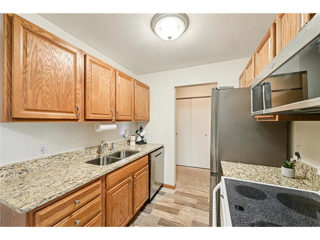 1690 Highway 36 w #224 Roseville MN 55113 6821118 image4