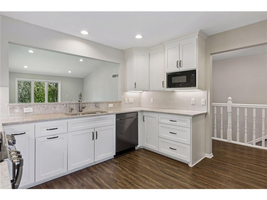 1691 Brueberry Lane Arden Hills MN 55112 7076993 image3