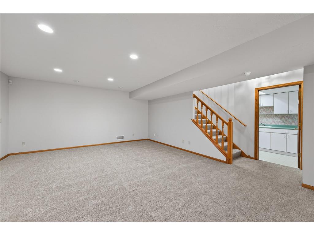 1692 Kerry Lane Woodbury MN 55125 7051204 image26