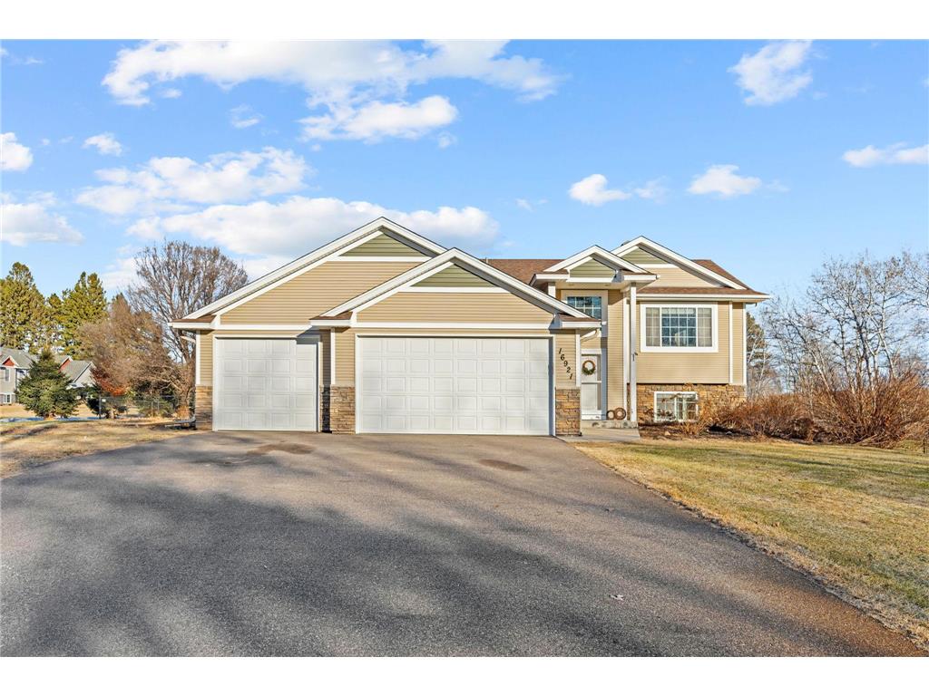 16921 Vickers Street NE Ham Lake MN 55304 7004704 image1