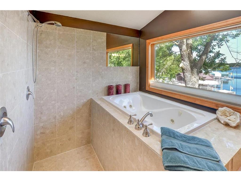 16926 Grays Bay Boulevard Minnetonka MN 55391 - Lake Minnetonka 7059946 image11