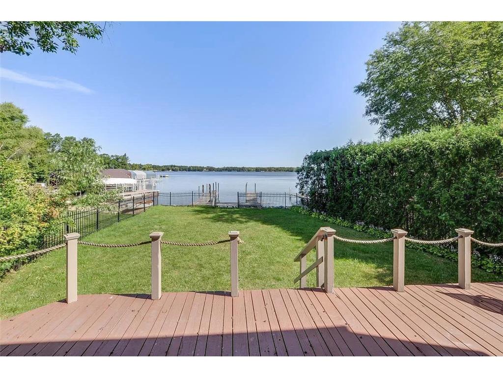 16926 Grays Bay Boulevard Minnetonka MN 55391 - Lake Minnetonka 7059946 image9