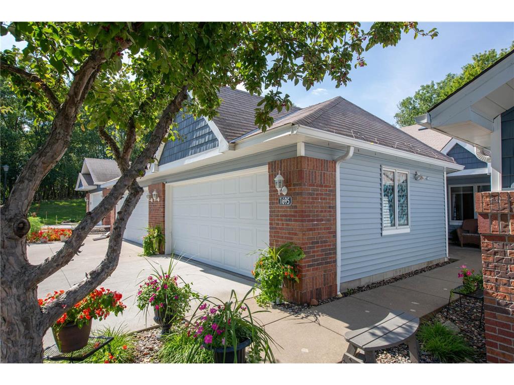 1695 Brueberry Lane, Arden Hills, MN 55112 MLS 6253225 Edina Realty