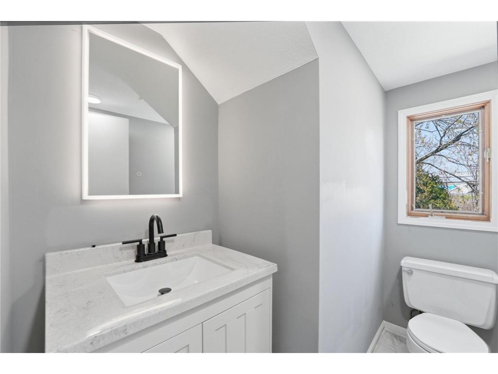 1697 Rose Place Roseville MN 55113 7064909 image19