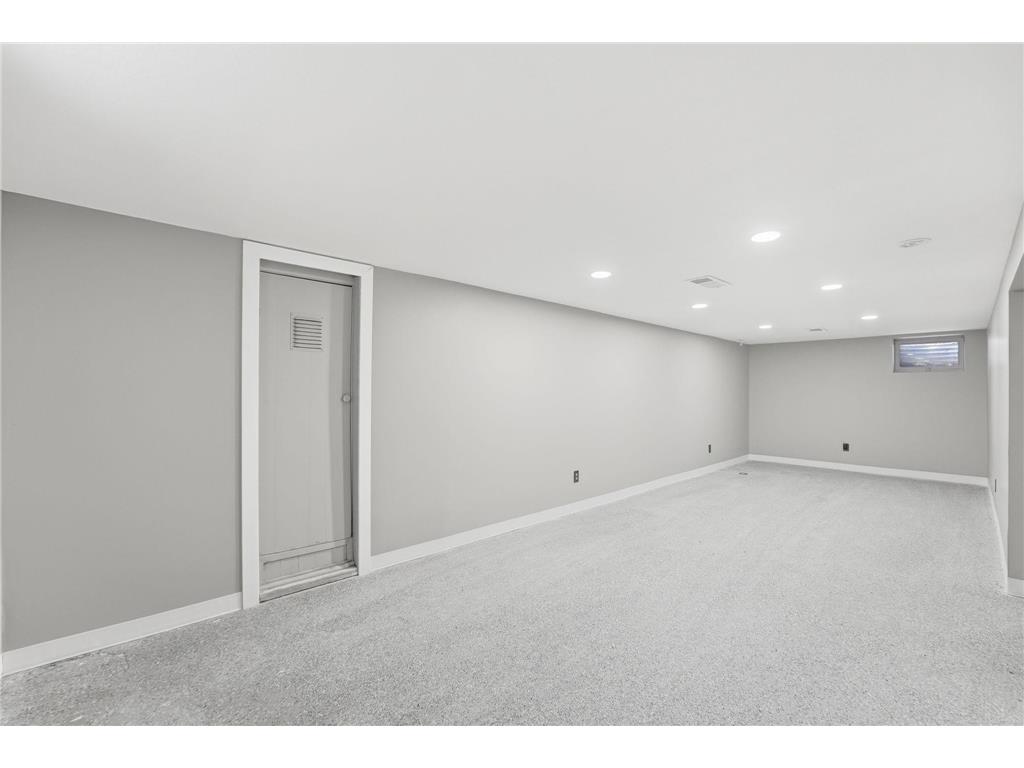 1697 Rose Place Roseville MN 55113 7064909 image22