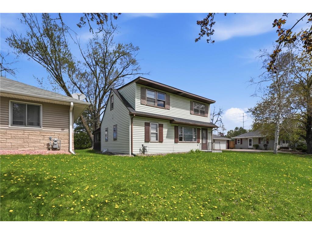 1697 Rose Place Roseville MN 55113 7064909 image28