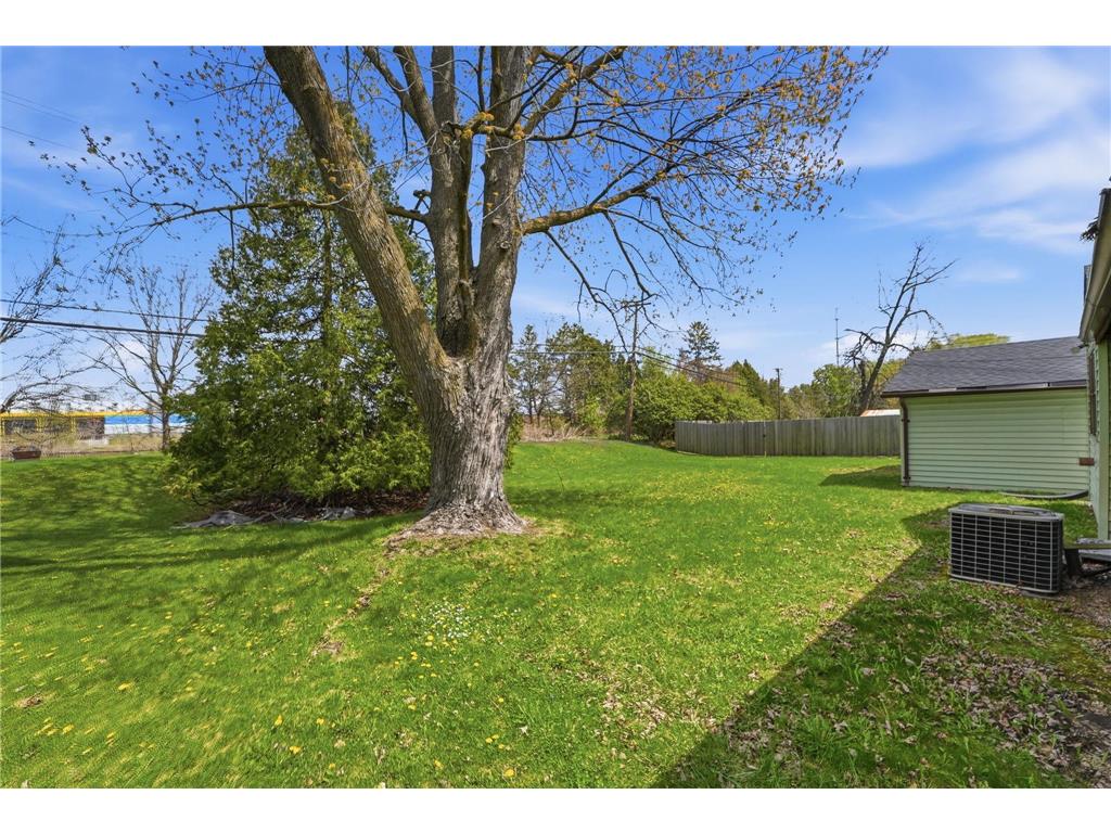 1697 Rose Place Roseville MN 55113 7064909 image32