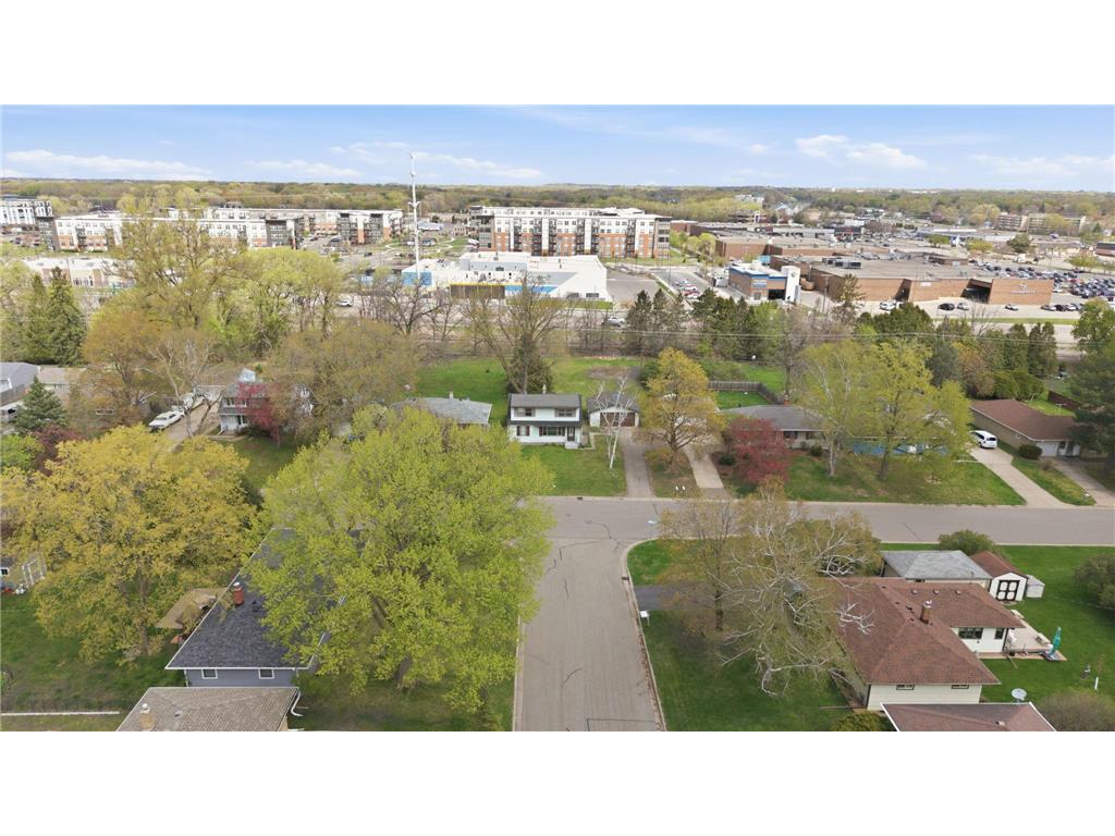 1697 Rose Place Roseville MN 55113 7064909 image36