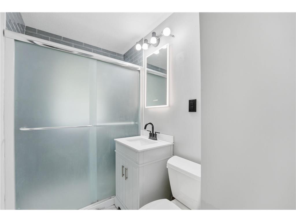 1697 Rose Place Roseville MN 55113 7064909 image4