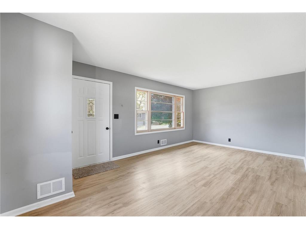 1697 Rose Place Roseville MN 55113 7064909 image5