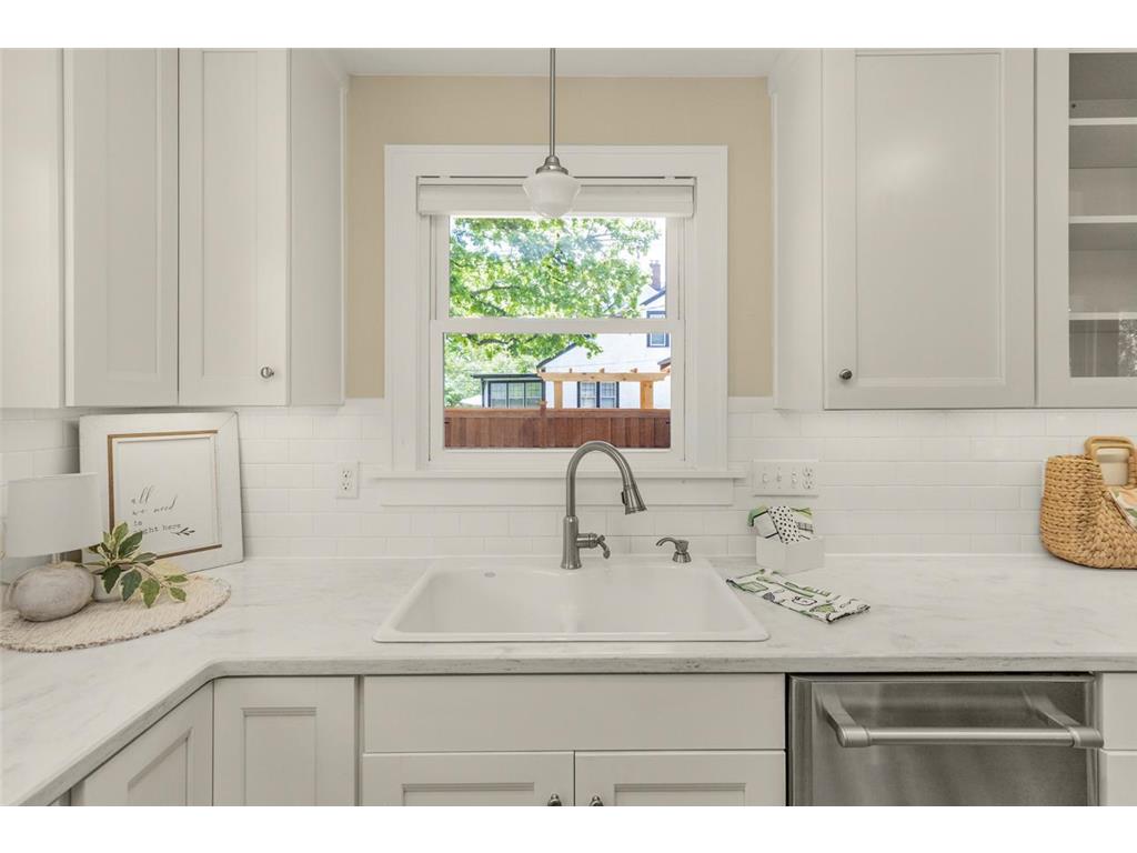 1697 Taylor Avenue Saint Paul MN 55104 7054374 image18