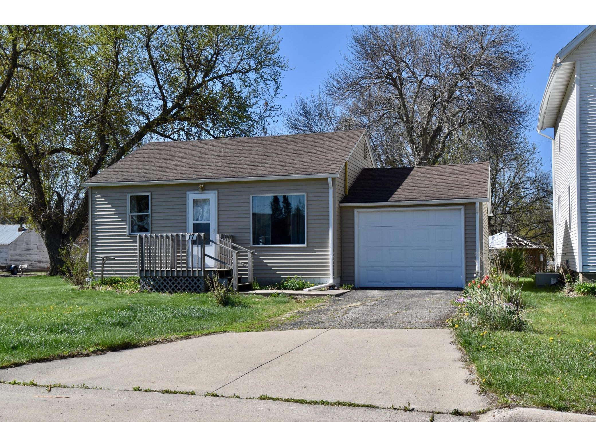 17 E Avenue W, Lake Park, IA 51347 MLS 5751773 Edina Realty